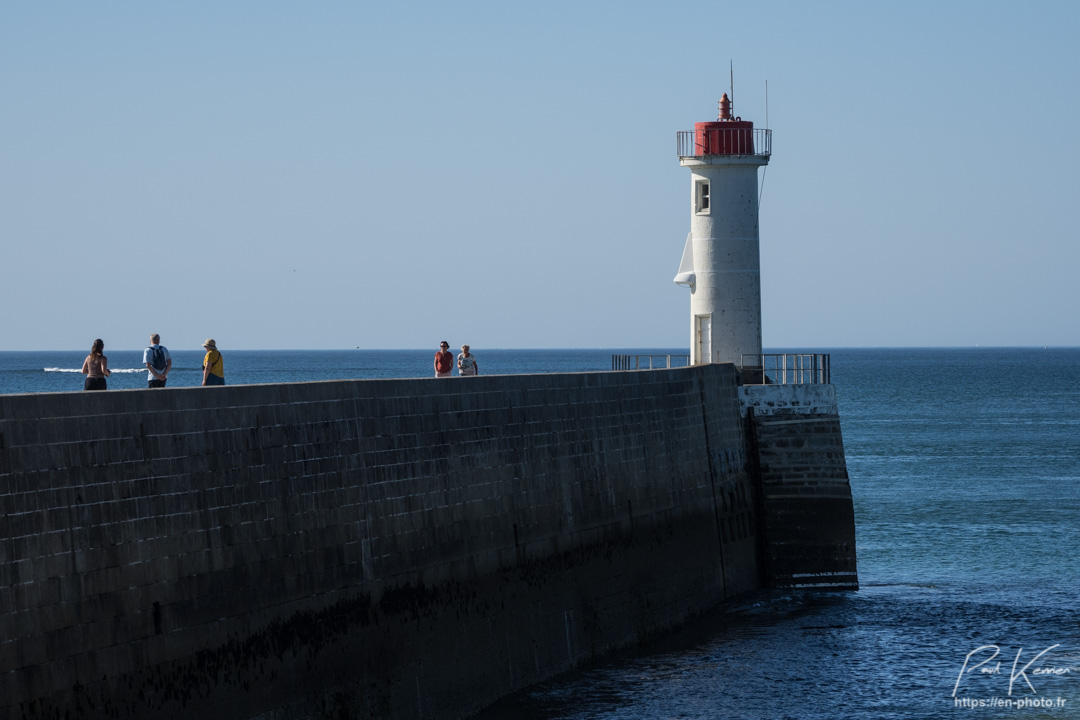 retour du nez, créé par Clet Abraham - au phare du Raoulic, à Audierne - Finistère Bretagne